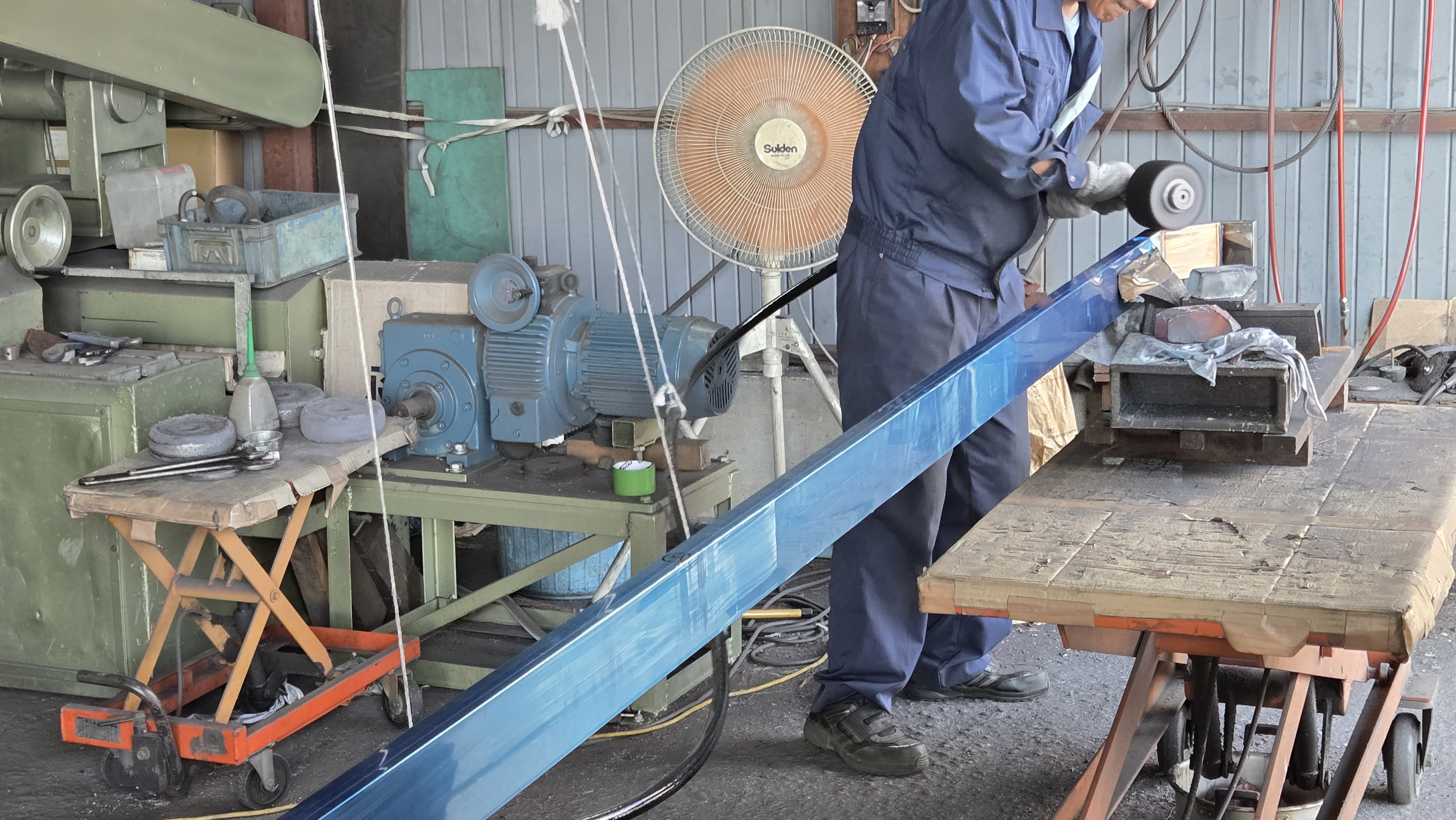 大型パーツの加工現場